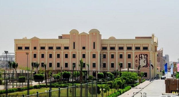 جامعة الاهرام الكندية