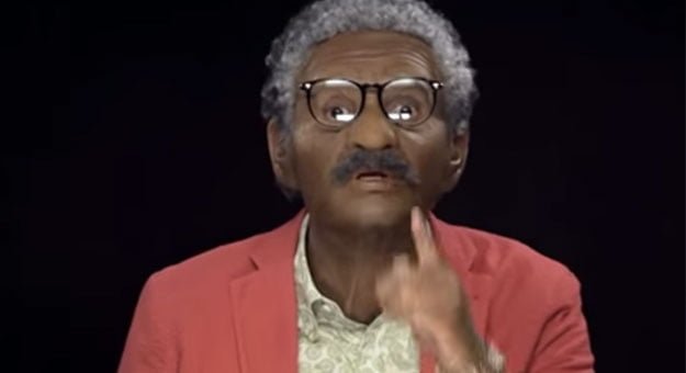 رامز متنكر فى شخصية رجل عجوز